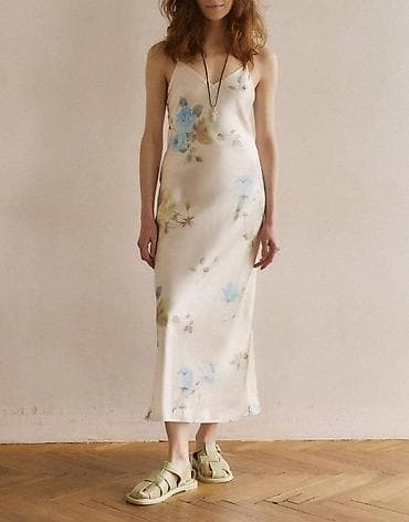 Svilena slip haljina sa cvetnim printom - Model: duga, ravnog kroja na lalafo.rs Svilena slip haljina sa cvetnim printom - Model: duga, ravnog kroja