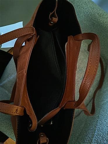 kom sa etiketom: Valentino torba nova, sa etiketom, od brusene koze, duple rucke za at lalafo.rs — 4 kom sa etiketom: Valentino torba nova, sa etiketom, od brusene koze, duple rucke za — 4