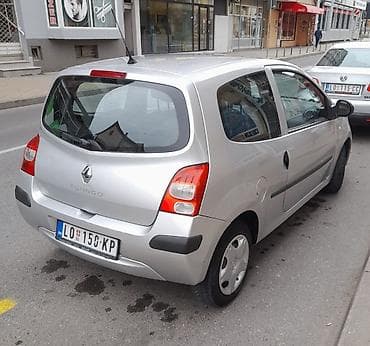 dve suknje po: Renault Twingo – gradski hečbek, 3 vrata, srebrna boja. Karoserija i na lalafo.rs — 2 dve suknje po: Renault Twingo – gradski hečbek, 3 vrata, srebrna boja. Karoserija i — 2