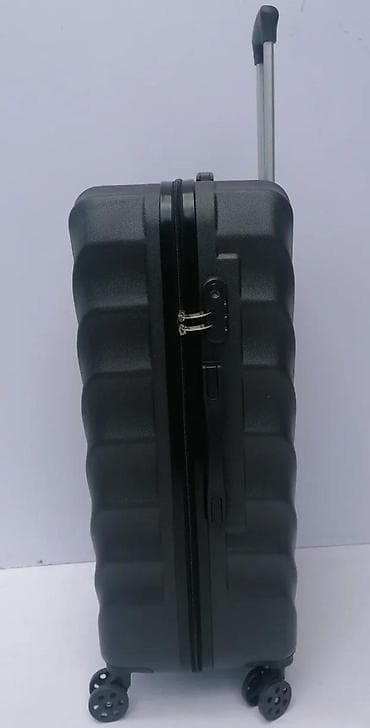 Travel suitcases and bags: Tvrdi kofer na točkiće – srednja veličina - Materijal: izdržljiva at lalafo.rs — 9 Travel suitcases and bags: Tvrdi kofer na točkiće – srednja veličina - Materijal: izdržljiva — 9