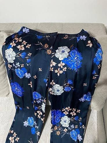 pantalone butiku ali: Ženske satenske pantalone sa cvetnim printom - Brend: EDITION na lalafo.rs — 2 pantalone butiku ali: Ženske satenske pantalone sa cvetnim printom - Brend: EDITION — 2