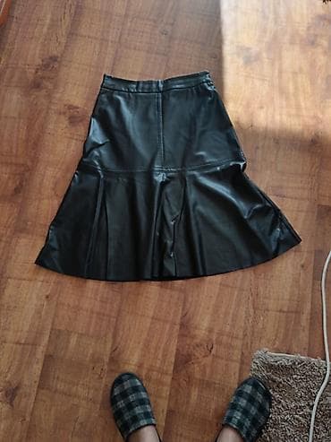 Crna suknja od eko kože sa volanom - Materijal: eko koža (glatka na lalafo.rs Crna suknja od eko kože sa volanom - Materijal: eko koža (glatka