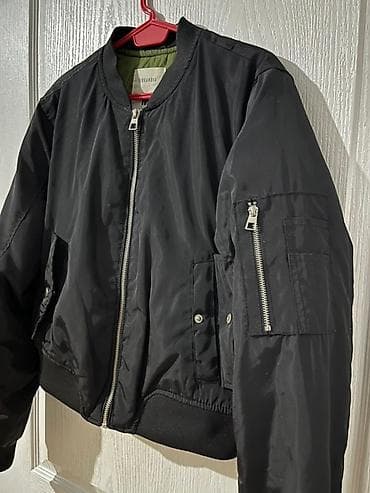 kom sa etiketom: Crna bomber jakna Terranova - Klasičan bomber kroj sa rebrastim at lalafo.rs — 1 kom sa etiketom: Crna bomber jakna Terranova - Klasičan bomber kroj sa rebrastim — 1