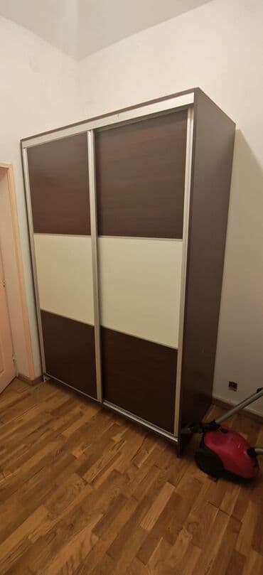 Na prodaju AMERICKI PLAKAR klizni ormar-garderober bez-braon boja u na lalafo.rs Na prodaju AMERICKI PLAKAR klizni ormar-garderober bez-braon boja u