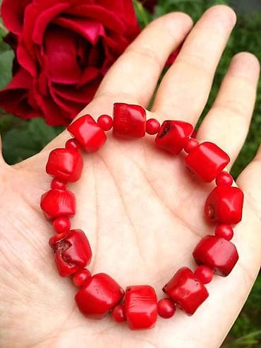 Narukvica od Crvenlh Korala Narukvica od Crvenlh Korala. Rastegljiva na lalafo.rs — 1 Narukvica od Crvenlh Korala Narukvica od Crvenlh Korala. Rastegljiva — 1