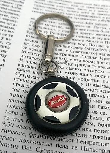 Vintage Audi privezak. Vintage audi privezak. Prečnik 3,6 cm. Hvala na na lalafo.rs — 1 Vintage Audi privezak. Vintage audi privezak. Prečnik 3,6 cm. Hvala na — 1