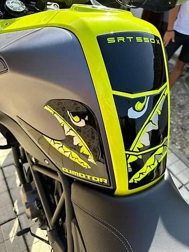 Transport: 3d stikeri qjmotor srt 550x bočni štitnici rezervoara - 2040 📌 opis at lalafo.rs — 7 Transport: 3d stikeri qjmotor srt 550x bočni štitnici rezervoara - 2040 📌 opis — 7