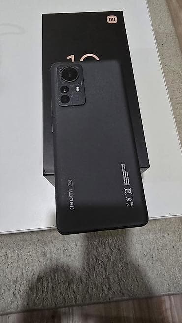 Xiaomi 12 Pro – vrhunski flagship sa kutijom - Ekran: 6.73" AMOLED na lalafo.rs — 6 Xiaomi 12 Pro – vrhunski flagship sa kutijom - Ekran: 6.73" AMOLED — 6