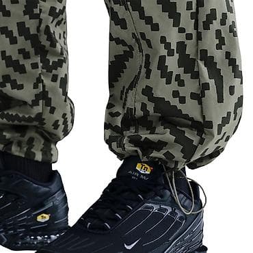 NIKE Air Woven Cargo All-over Print Pant vel. S, M NOVO
HQ9468 320 na lalafo.rs — 5 NIKE Air Woven Cargo All-over Print Pant vel. S, M NOVO
HQ9468 320 — 5