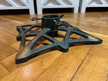 Metalno postolje za jelku - Teško, liveno metalno postolje u obliku na lalafo.rs Metalno postolje za jelku - Teško, liveno metalno postolje u obliku