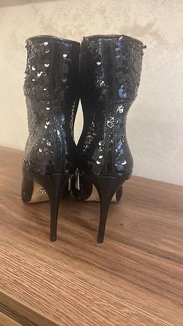 Crne ženske čizmice na štiklu sa šljokicama - Model: kratke čizmice na lalafo.rs — 3 Crne ženske čizmice na štiklu sa šljokicama - Model: kratke čizmice — 3
