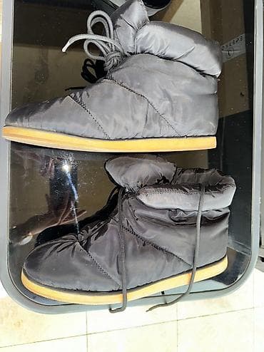 Zara cizme u velicini 41. Premoderne, lake za navlacenje, idu uz sve na lalafo.rs — 2 Zara cizme u velicini 41. Premoderne, lake za navlacenje, idu uz sve — 2