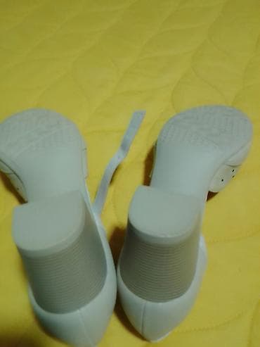 Ženske sandale sa srednje visokom blok potpeticom, brend Cabin. - na lalafo.rs — 2 Ženske sandale sa srednje visokom blok potpeticom, brend Cabin. - — 2