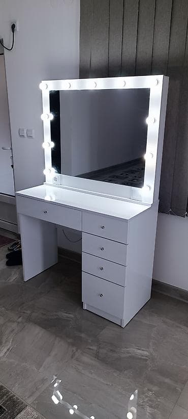 Ogledalo za sminkanje sa stolom Dimenzije 163x100x45 cm. Novo, izrada na lalafo.rs — 1 Ogledalo za sminkanje sa stolom Dimenzije 163x100x45 cm. Novo, izrada — 1
