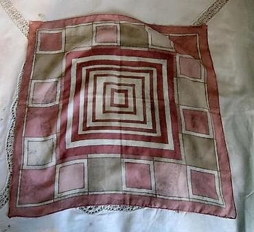 Marame hand made 100% Pure silk, UNIKAT. Cena za komad 1. Marama hand na lalafo.rs — 5 Marame hand made 100% Pure silk, UNIKAT. Cena za komad 1. Marama hand — 5