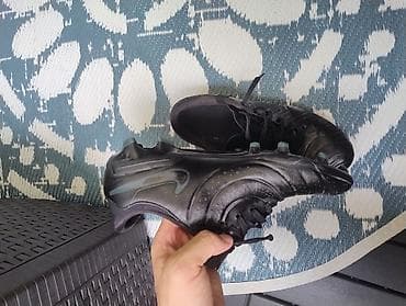 Sports & Leisure: Crne kopačke Nike Tiempo sa kramponima, dizajnirane za fudbal na at lalafo.rs — 1 Sports & Leisure: Crne kopačke Nike Tiempo sa kramponima, dizajnirane za fudbal na — 1