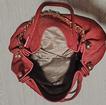 Ženska torba – crvena, sa zlatnim detaljima - Materijal: eko koža sa na lalafo.rs — 3 Ženska torba – crvena, sa zlatnim detaljima - Materijal: eko koža sa — 3