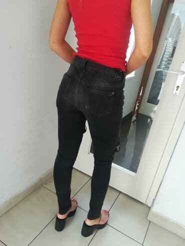 Super unikat farmerice pocepani model ispod crna čipka Sa ukrasima oko na lalafo.rs Super unikat farmerice pocepani model ispod crna čipka Sa ukrasima oko