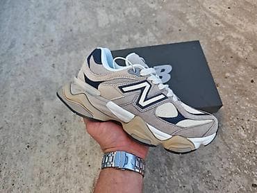 New Balance 9060 patike – bež/krem sa tamnoplavim detaljima - Model na lalafo.rs — 1 New Balance 9060 patike – bež/krem sa tamnoplavim detaljima - Model — 1
