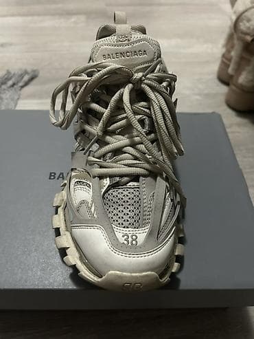 Balenciaga patike – model Track, boja bež/taupe. - Veličina: 38 na lalafo.rs — 2 Balenciaga patike – model Track, boja bež/taupe. - Veličina: 38 — 2