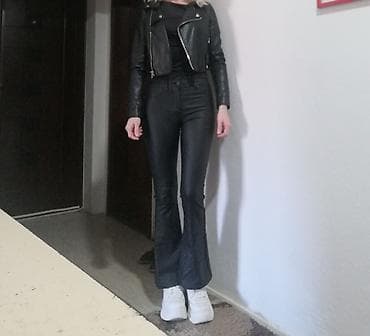 Zvonarice new yorker xxs moze i xs, nisu nosene, nije visok struk, kao na lalafo.rs Zvonarice new yorker xxs moze i xs, nisu nosene, nije visok struk, kao