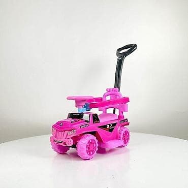 Dečiji guralica-auto sa ručkom za roditelje - Model u živopisnoj pink na lalafo.rs Dečiji guralica-auto sa ručkom za roditelje - Model u živopisnoj pink