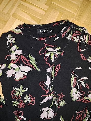 kom sa etiketom: Desigual ženska majica dugih rukava - Model: uska majica sa okruglim at lalafo.rs — 2 kom sa etiketom: Desigual ženska majica dugih rukava - Model: uska majica sa okruglim — 2