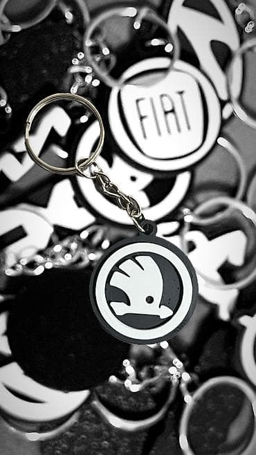 Privesci za ključeve – automobilski brendovi - Motiv: Škoda, Renault na lalafo.rs — 1 Privesci za ključeve – automobilski brendovi - Motiv: Škoda, Renault — 1