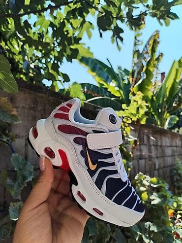 Brojevi 26 i 27 Cena 2700 din Dečije patike Nike Air Max Plus u at lalafo.rs — 1 Brojevi 26 i 27 Cena 2700 din Dečije patike Nike Air Max Plus u — 1
