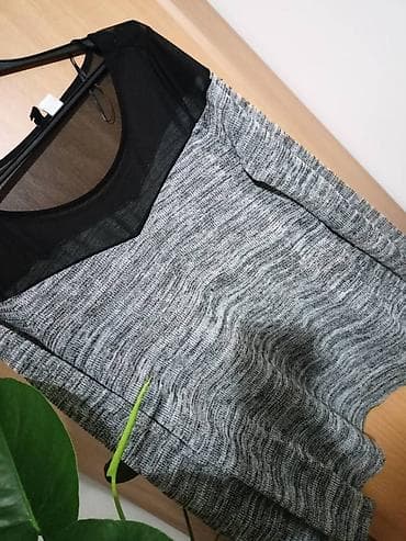 Hm bluza. Veličina M. Materijal : 66% poliester 28% viskoza 4% metalno na lalafo.rs — 4 Hm bluza. Veličina M. Materijal : 66% poliester 28% viskoza 4% metalno — 4