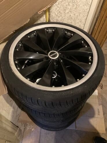 Aluminijumske felne sa gumama – set od 4 komada, odlicno ocuvane na lalafo.rs Aluminijumske felne sa gumama – set od 4 komada, odlicno ocuvane