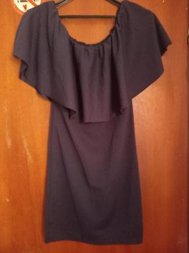 Jednobojna ženska haljina tamnoplave boje sa otvorenim ramenima i na lalafo.rs — 1 Jednobojna ženska haljina tamnoplave boje sa otvorenim ramenima i — 1