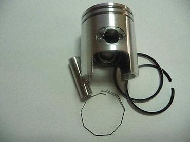 Piston sa prstenovima i osovinicom, pogodan za motore. Izrađen od na lalafo.rs Piston sa prstenovima i osovinicom, pogodan za motore. Izrađen od