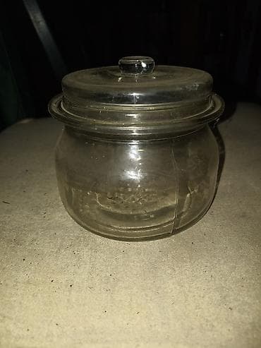 Tri flaše sa slike prva najveća zapremine 2,2 litre,druga četvrtasta na lalafo.rs — 6 Tri flaše sa slike prva najveća zapremine 2,2 litre,druga četvrtasta — 6