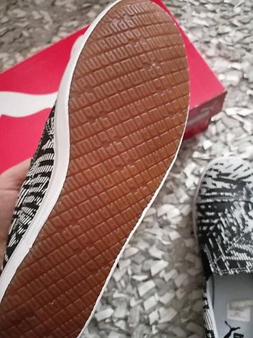 Nove patike "Puma", broj 37.
Materijal- tekstil i guma at lalafo.rs — 4 Nove patike "Puma", broj 37.
Materijal- tekstil i guma — 4