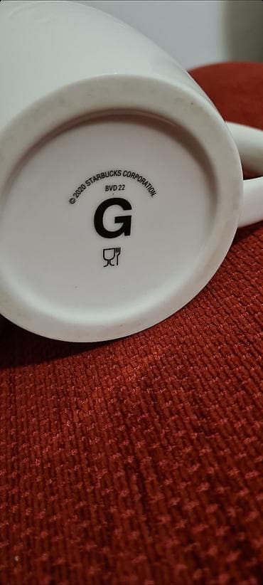 dve suknje po: - Na prodaju dve veće bele šoljice za kafu poznate američke kompanije at lalafo.rs — 5 dve suknje po: - Na prodaju dve veće bele šoljice za kafu poznate američke kompanije — 5