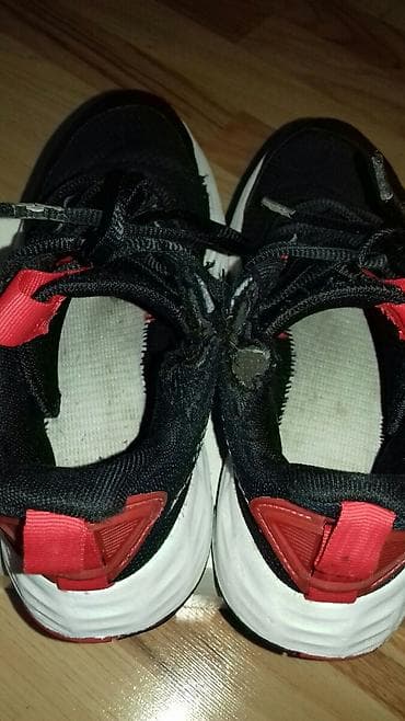 Adidas patike za decaka u dobrom stanju. Ostecenja se vide na slikama na lalafo.rs — 8 Adidas patike za decaka u dobrom stanju. Ostecenja se vide na slikama — 8