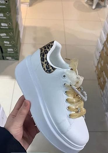 Moderne ženske patike – stil koji se primećuje! 👟 osvežite svoj na lalafo.rs — 1 Moderne ženske patike – stil koji se primećuje! 👟 osvežite svoj — 1