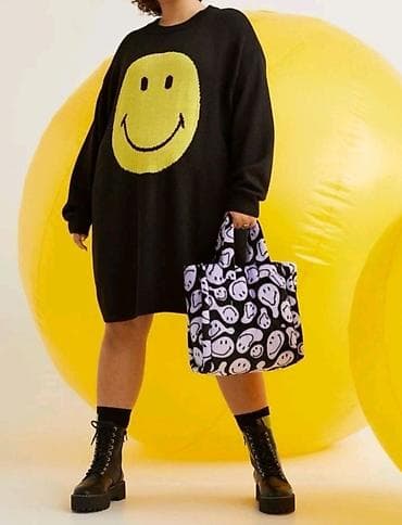 kom sa etiketom: Oversize džemper/haljina sa velikim “smiley” motivom - Boja: crna at lalafo.rs — 3 kom sa etiketom: Oversize džemper/haljina sa velikim “smiley” motivom - Boja: crna — 3