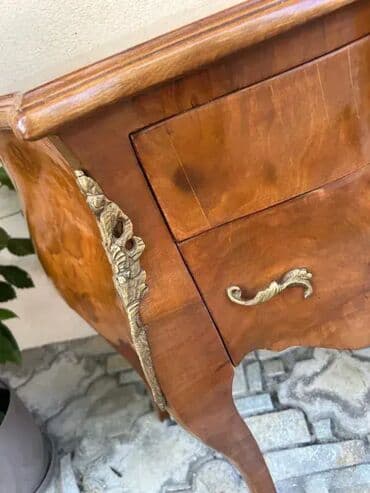 Antique Dressers: Stilske trbušaste komode u paru - ODLIČNO OČUVANE 🌟✨ Komode u dobrom at lalafo.rs — 5 Antique Dressers: Stilske trbušaste komode u paru - ODLIČNO OČUVANE 🌟✨ Komode u dobrom — 5