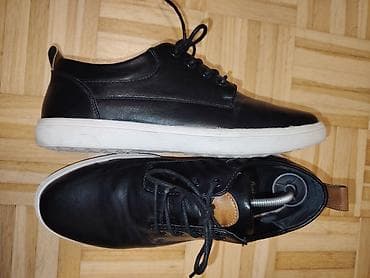 Muške casual cipele/patike u crnoj boji sa belim đonom. UG 27,5cm - na lalafo.rs — 4 Muške casual cipele/patike u crnoj boji sa belim đonom. UG 27,5cm - — 4