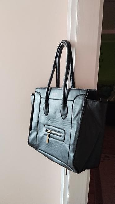 Crna torba – shopper/tote stil - Materijal: veštačka koža u crnoj na lalafo.rs — 1 Crna torba – shopper/tote stil - Materijal: veštačka koža u crnoj — 1