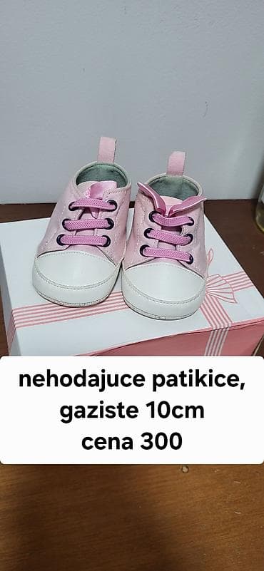 Nehodajuće patikice za bebe + nehodajuće zepiće - Patikice: roze na lalafo.rs Nehodajuće patikice za bebe + nehodajuće zepiće - Patikice: roze