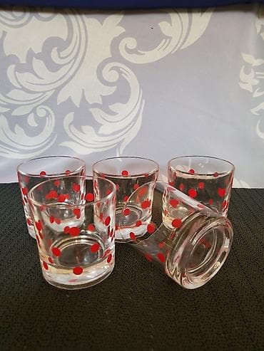 Case za grejanu,itd puno staklo 70te. Case bez ostecenja,sve na njima na lalafo.rs — 1 Case za grejanu,itd puno staklo 70te. Case bez ostecenja,sve na njima — 1