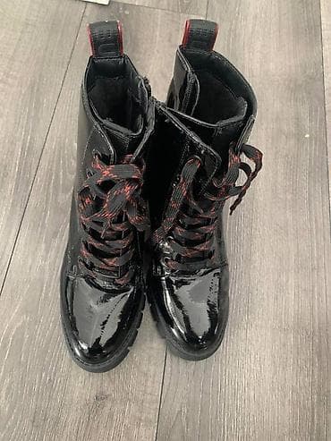 Nove moderne čizme na pertlanje, original Buffalo London, broj 39 na lalafo.rs — 7 Nove moderne čizme na pertlanje, original Buffalo London, broj 39 — 7