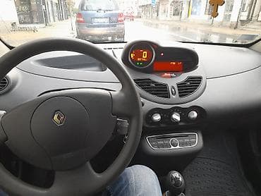 dve suknje po: Renault Twingo – gradski hečbek, 3 vrata, srebrna boja. Karoserija i na lalafo.rs — 7 dve suknje po: Renault Twingo – gradski hečbek, 3 vrata, srebrna boja. Karoserija i — 7