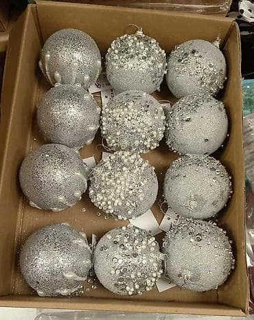Paket novogodišnjih kugli 12 komada 1750 din na lalafo.rs — 3 Paket novogodišnjih kugli 12 komada 1750 din — 3