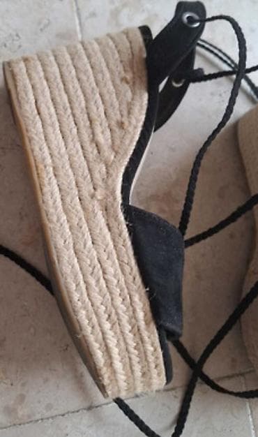 Bershka kao nove bukvalno 37,5 do 38 na lalafo.rs — 1 Bershka kao nove bukvalno 37,5 do 38 — 1