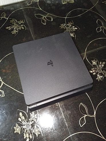 Prodajem PlayStation 4 u odlicnom stanju + 4 igrice besplatno BEZ at lalafo.rs — 1 Prodajem PlayStation 4 u odlicnom stanju + 4 igrice besplatno BEZ — 1