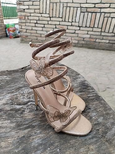 Sandale br 37
Jednom nosene na lalafo.rs — 6 Sandale br 37
Jednom nosene — 6